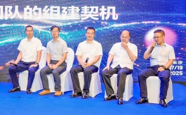 創始人.jpg